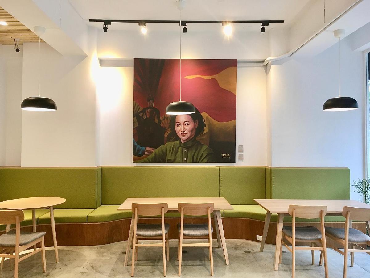 良文旅 Ryou Hotel Тайнань Экстерьер фото
